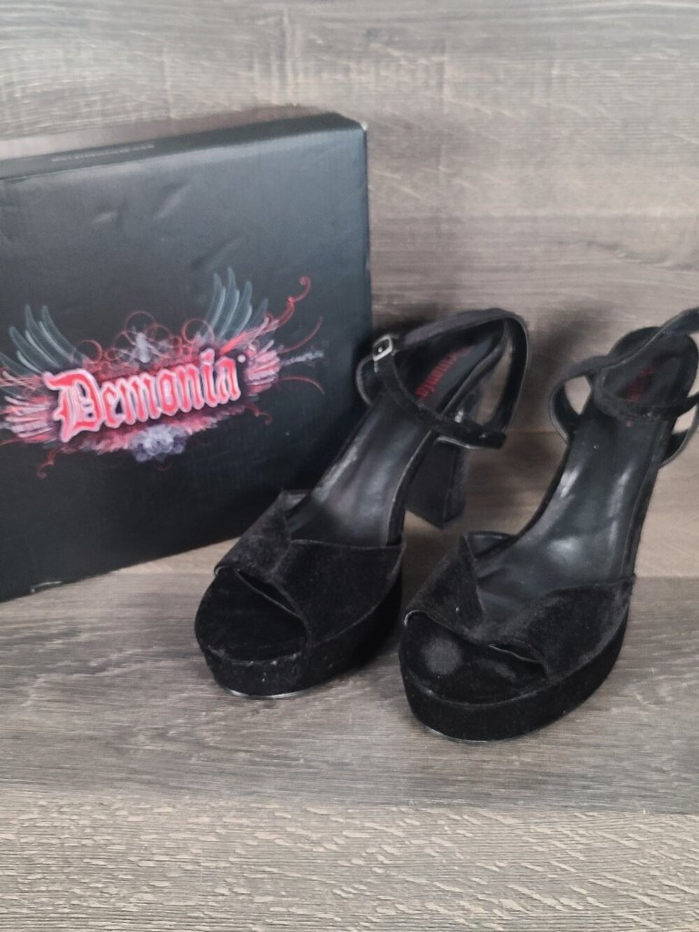 Demonia Black Velvet Dolly 09 Pumps Size 16M